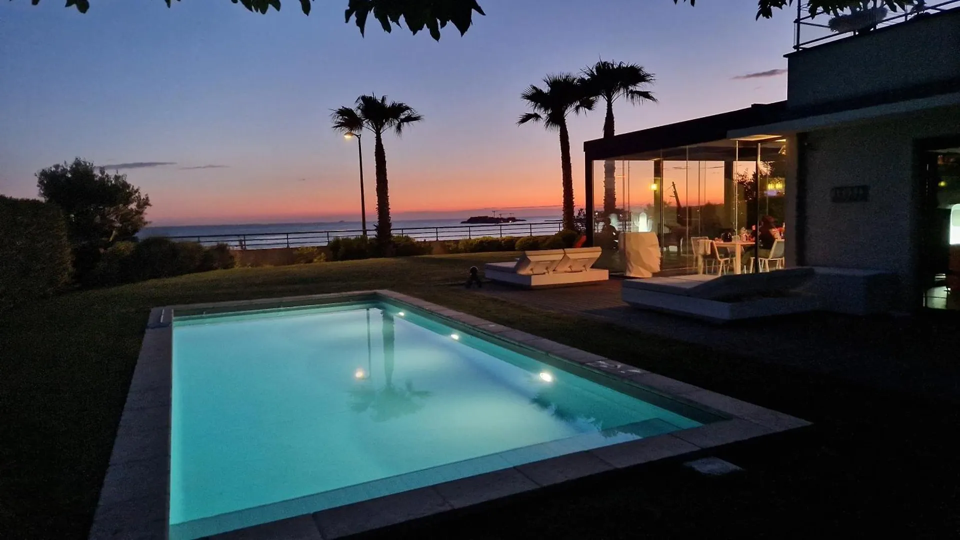 Maison-Appartement La Palmeraie Piscine Et Magnifique Vue Mer Sanary-sur-Mer 0*,  Frankrijk